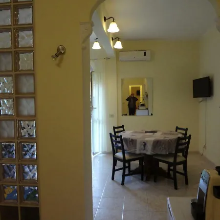 House Domeca * Ladispoli